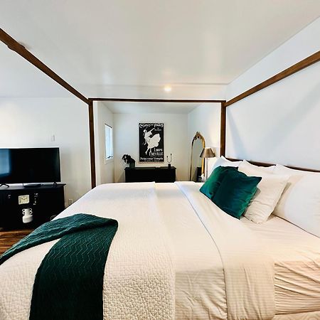 Bespoke Inn سارية العلم المظهر الخارجي الصورة