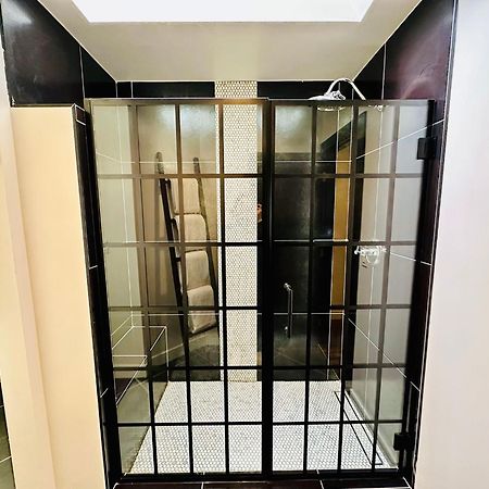 Bespoke Inn سارية العلم المظهر الخارجي الصورة