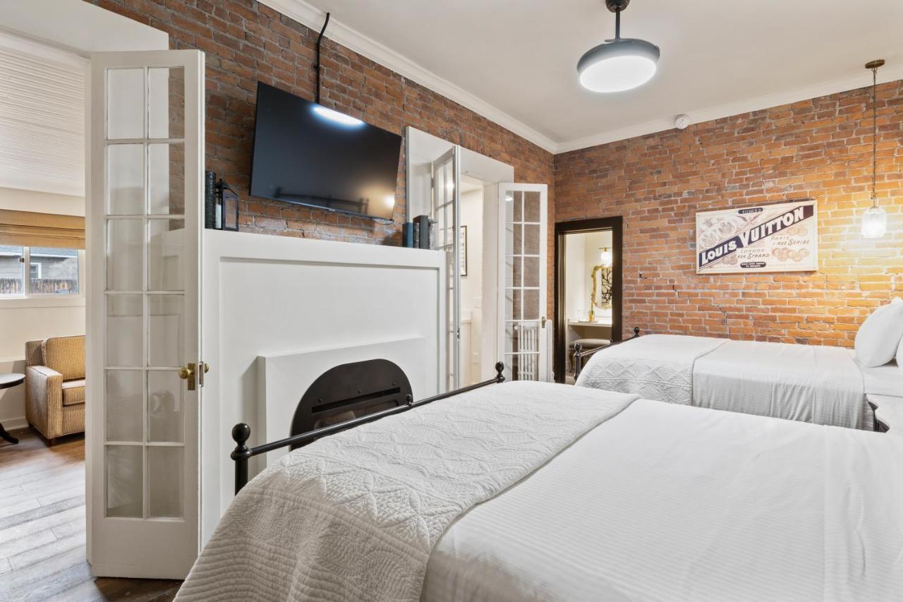Bespoke Inn سارية العلم المظهر الخارجي الصورة