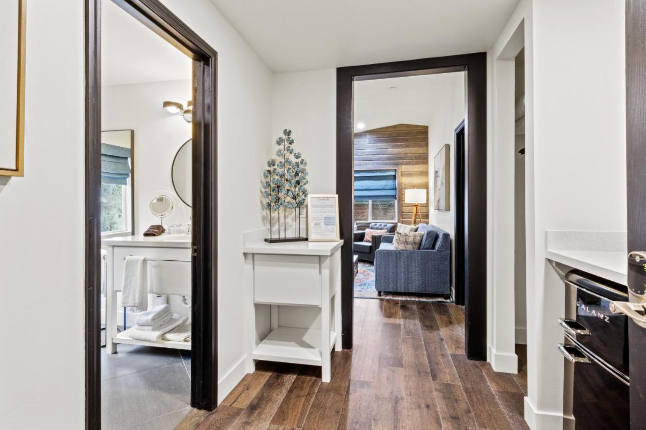 Bespoke Inn سارية العلم المظهر الخارجي الصورة