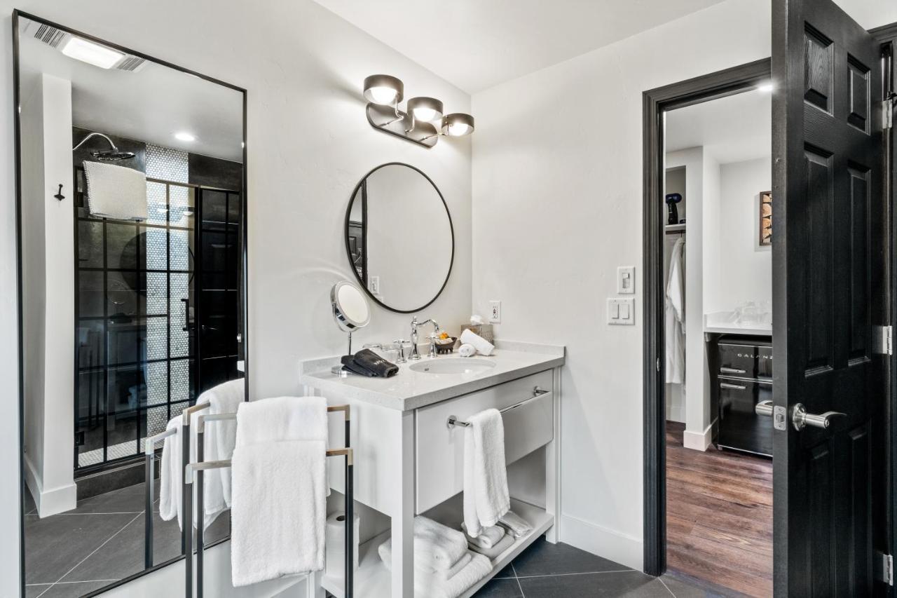 Bespoke Inn سارية العلم المظهر الخارجي الصورة