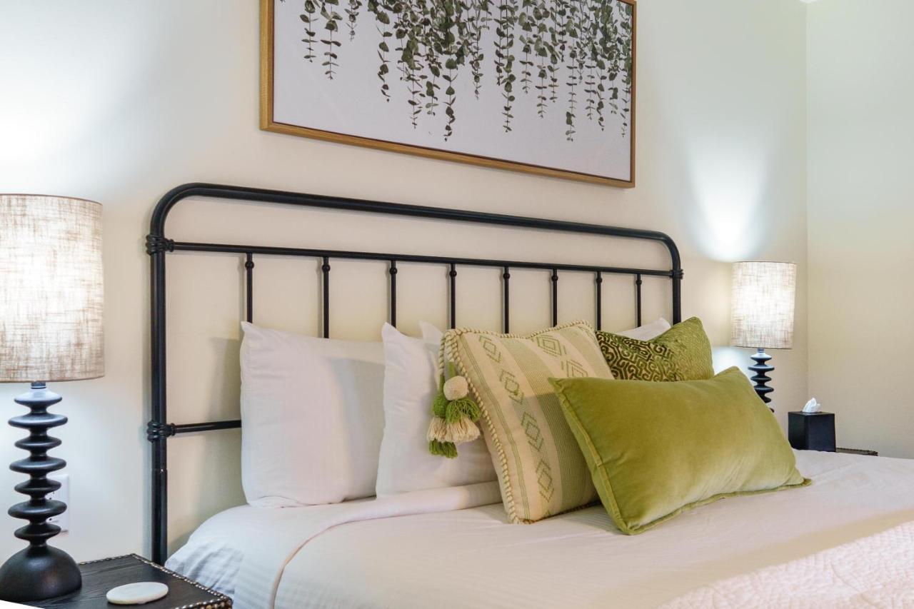 Bespoke Inn سارية العلم المظهر الخارجي الصورة