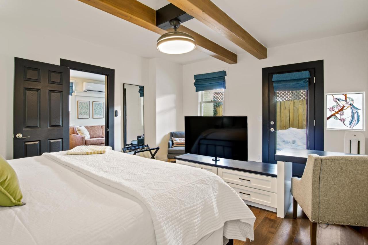 Bespoke Inn سارية العلم المظهر الخارجي الصورة