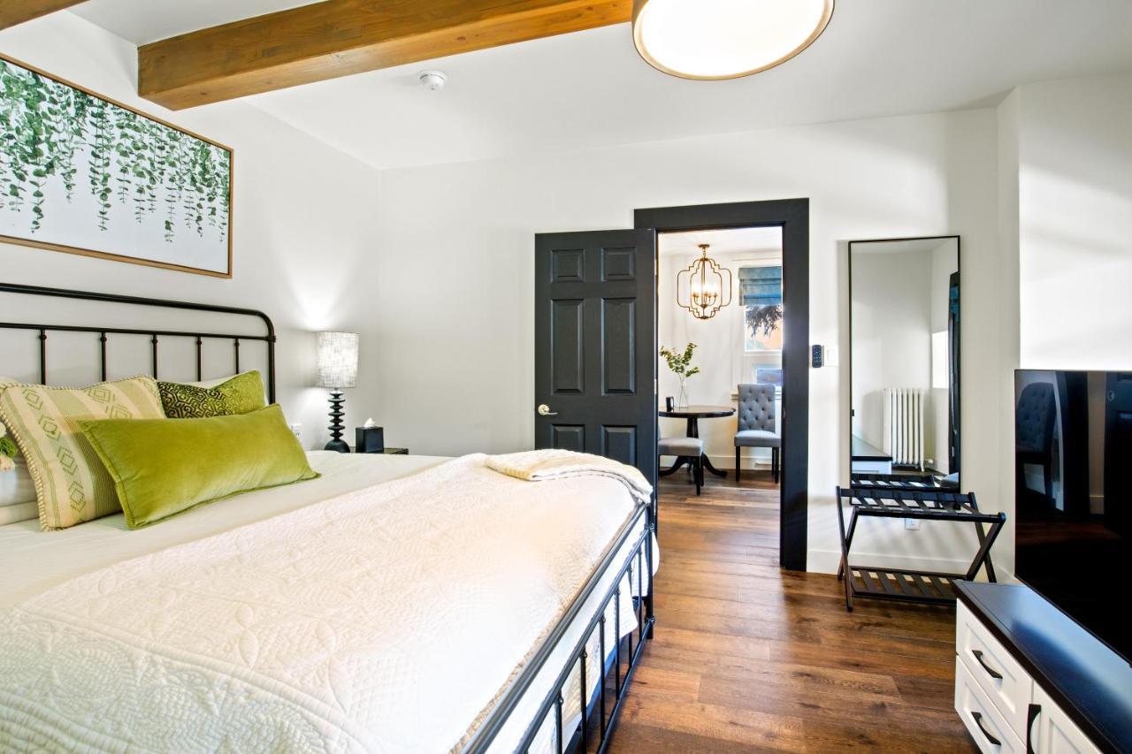 Bespoke Inn سارية العلم المظهر الخارجي الصورة