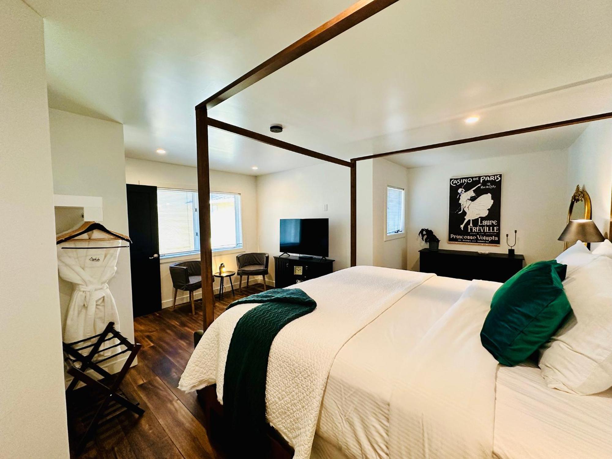 Bespoke Inn سارية العلم المظهر الخارجي الصورة