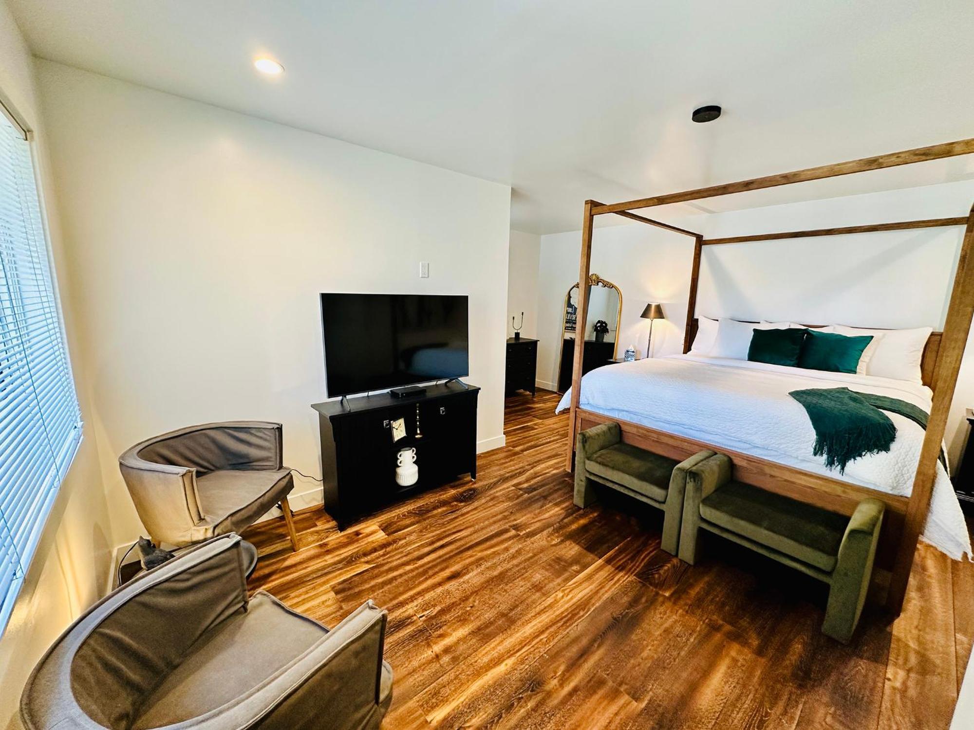 Bespoke Inn سارية العلم المظهر الخارجي الصورة