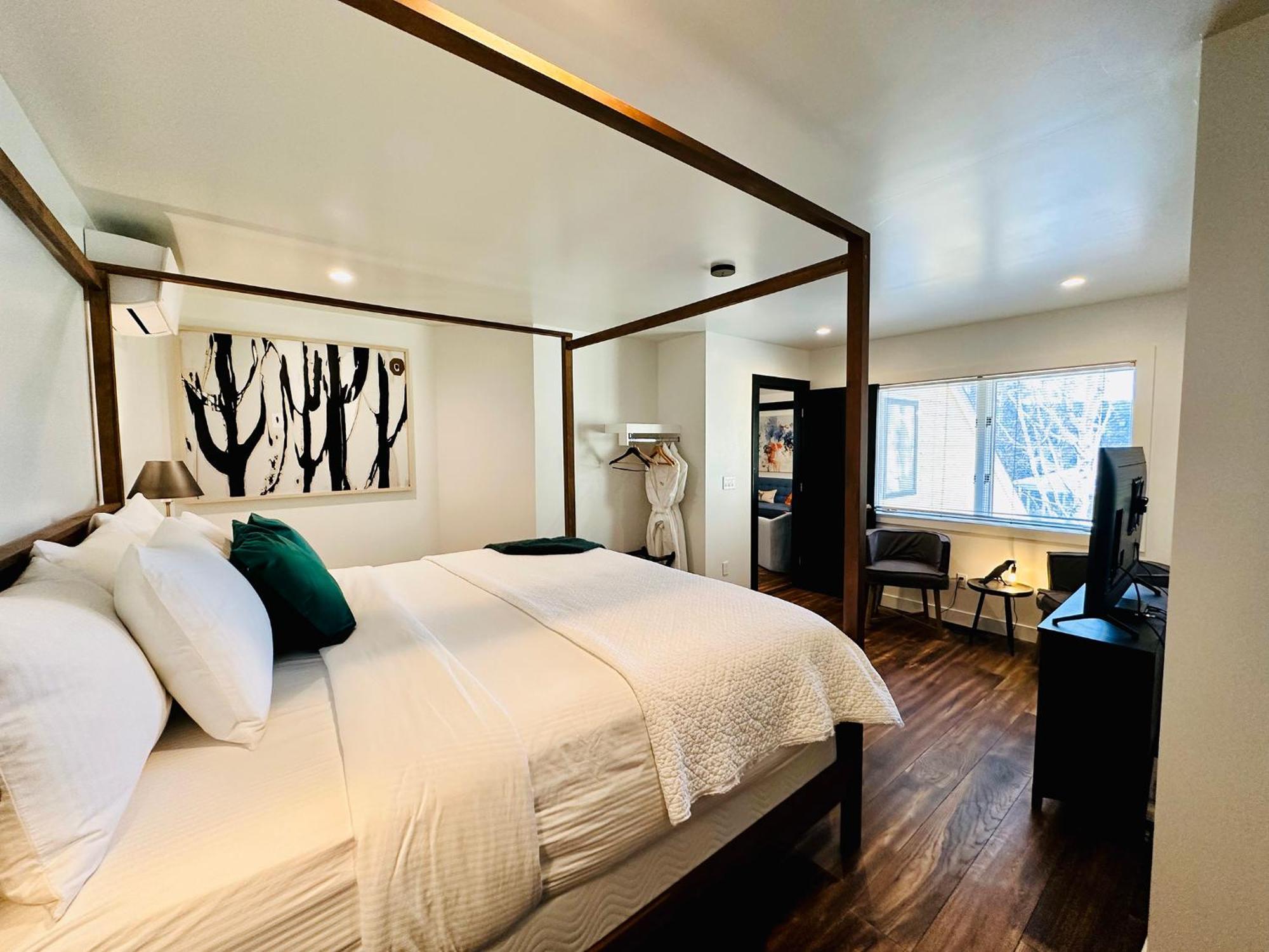 Bespoke Inn سارية العلم المظهر الخارجي الصورة
