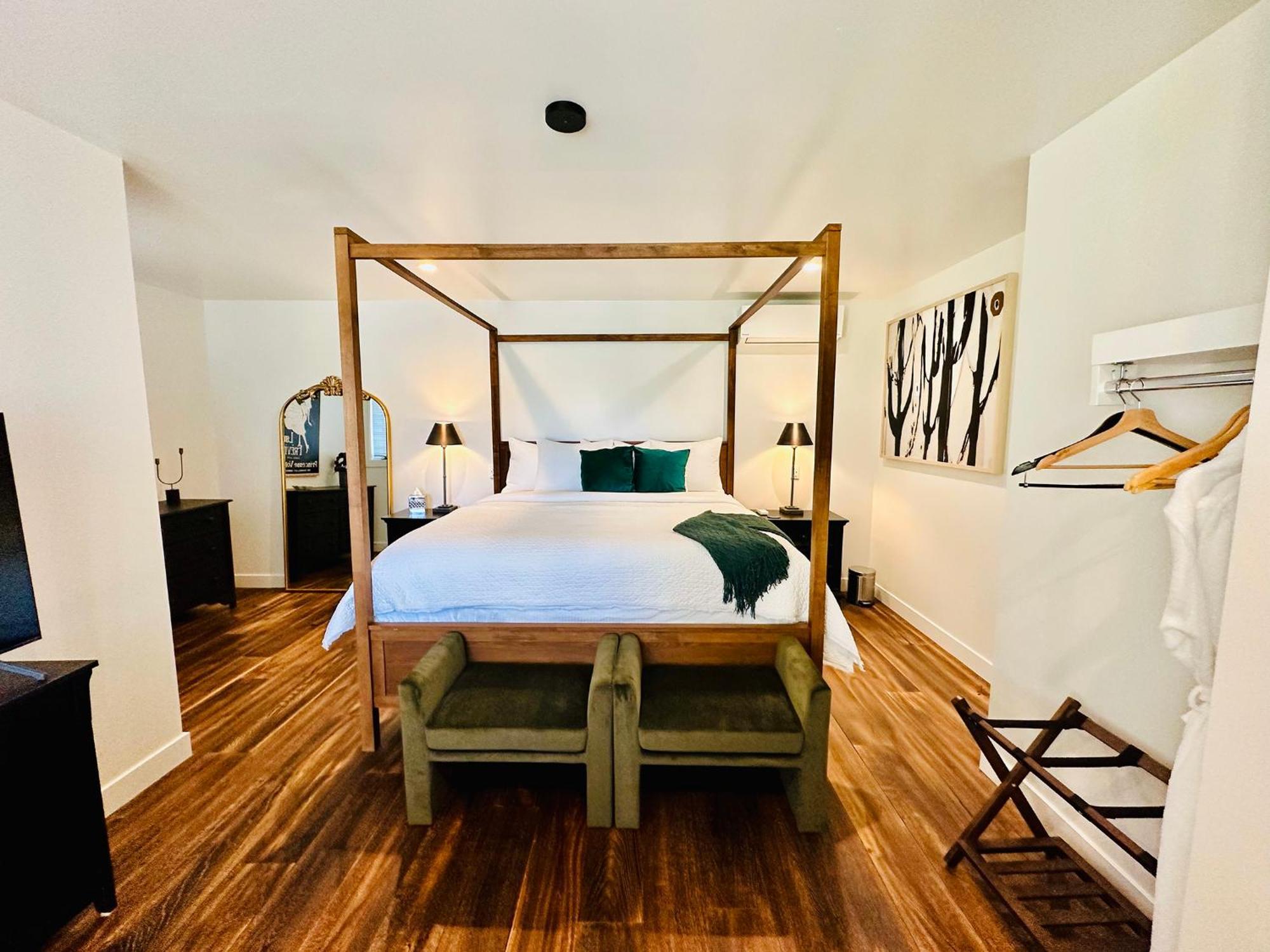 Bespoke Inn سارية العلم المظهر الخارجي الصورة