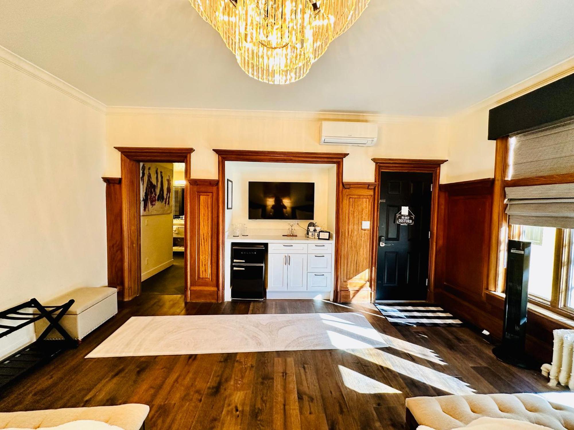 Bespoke Inn سارية العلم المظهر الخارجي الصورة