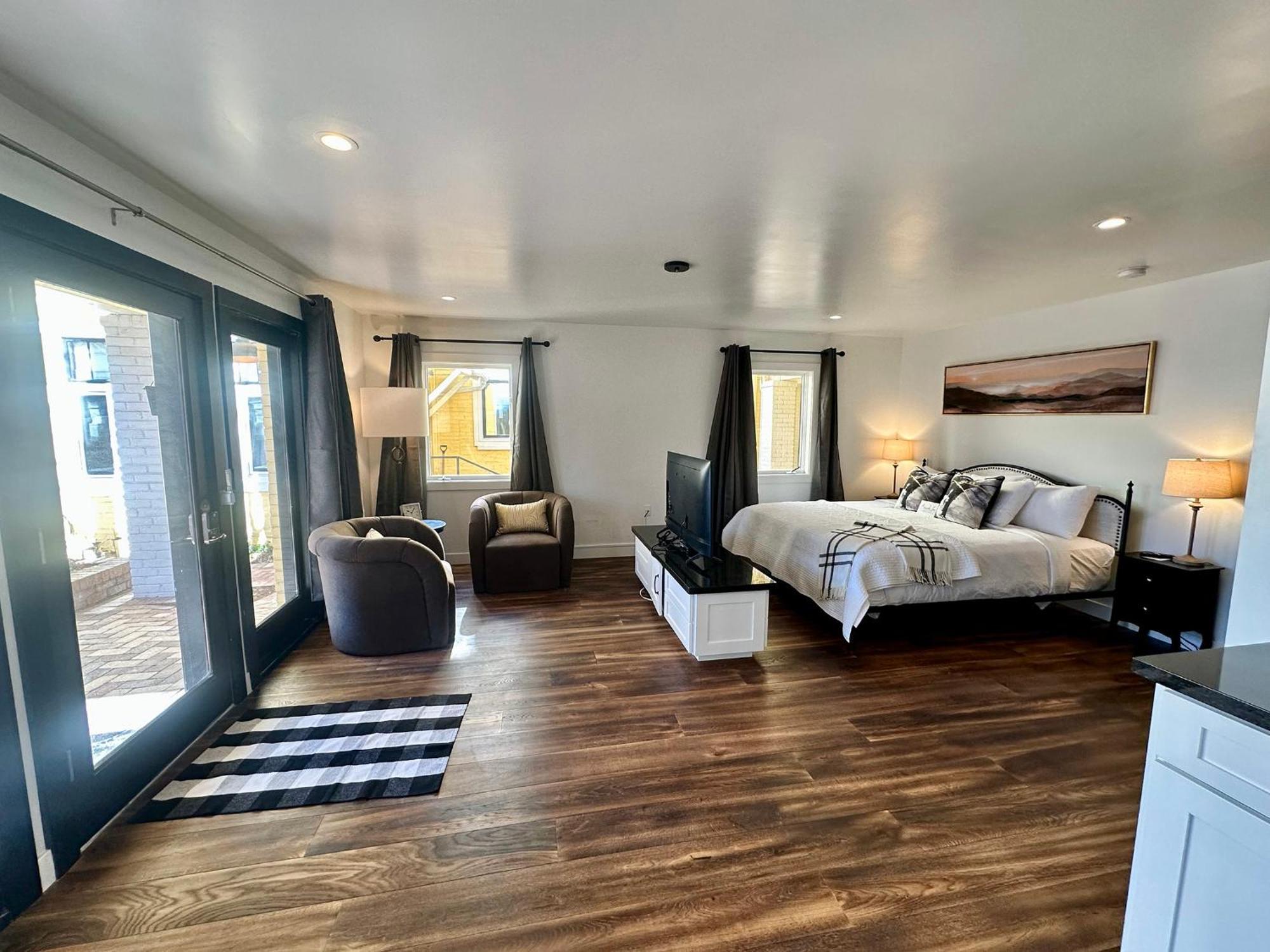 Bespoke Inn سارية العلم المظهر الخارجي الصورة