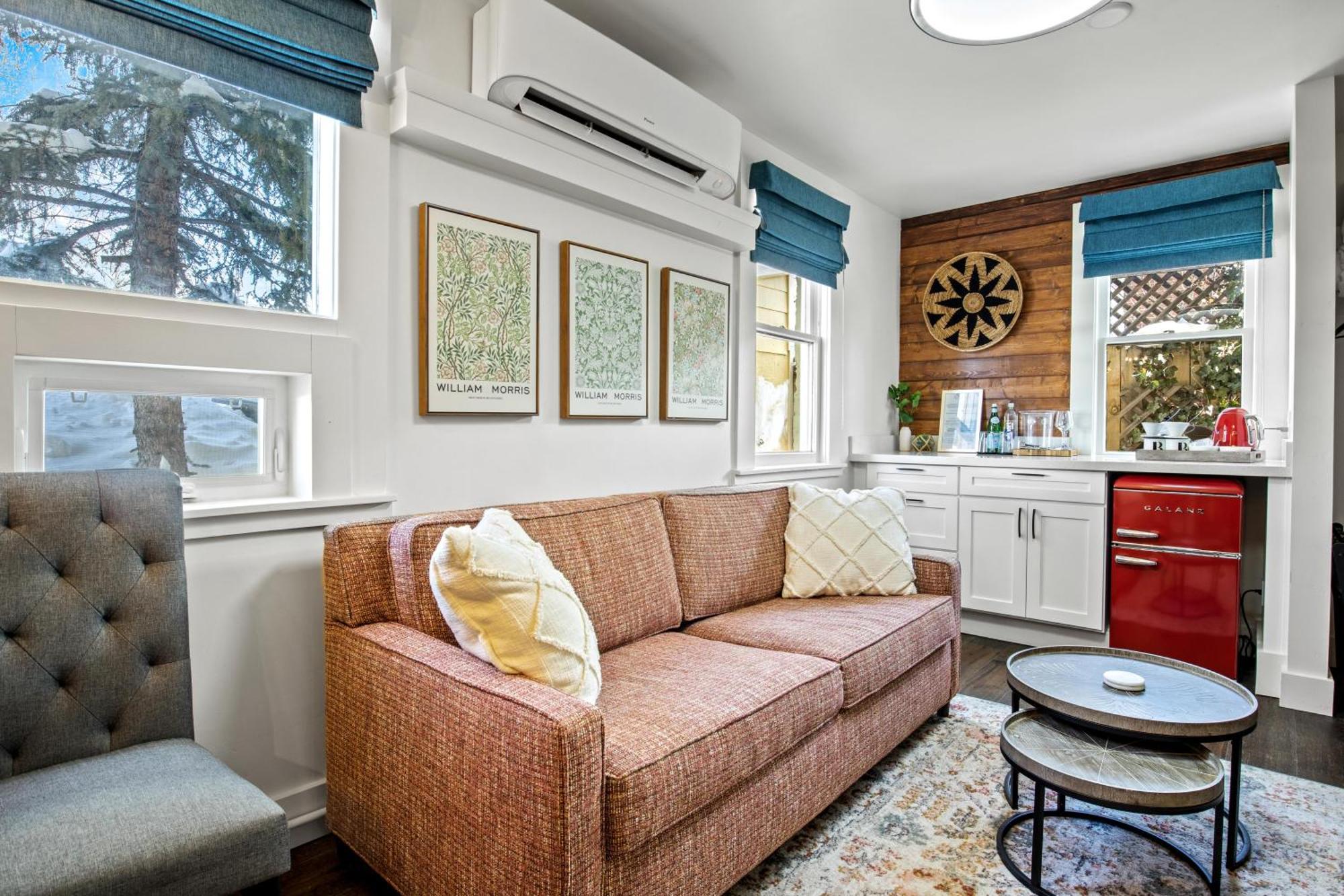 Bespoke Inn سارية العلم المظهر الخارجي الصورة